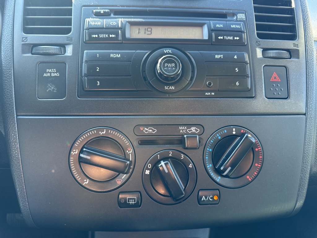 2012 Nissan Versa 1.8 S photo 18