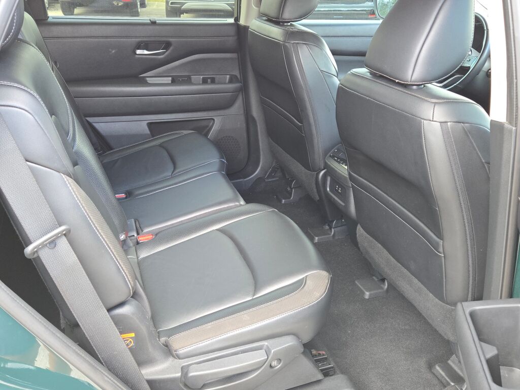 2023 Nissan Pathfinder SL photo 8