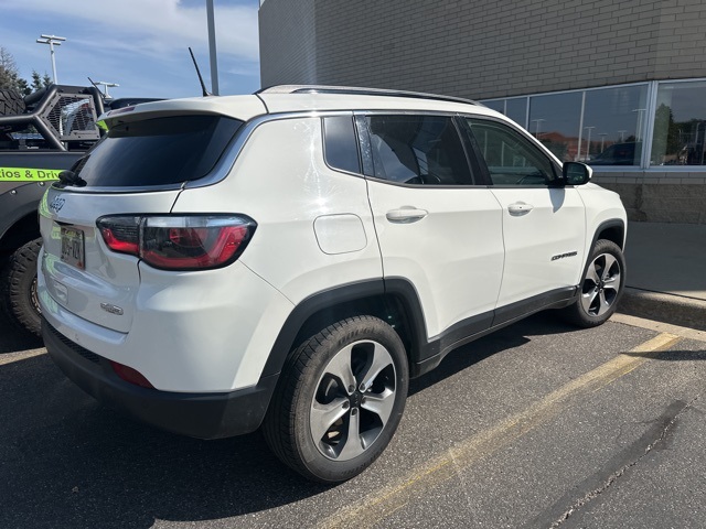 2019 Jeep Compass Latitude photo 2