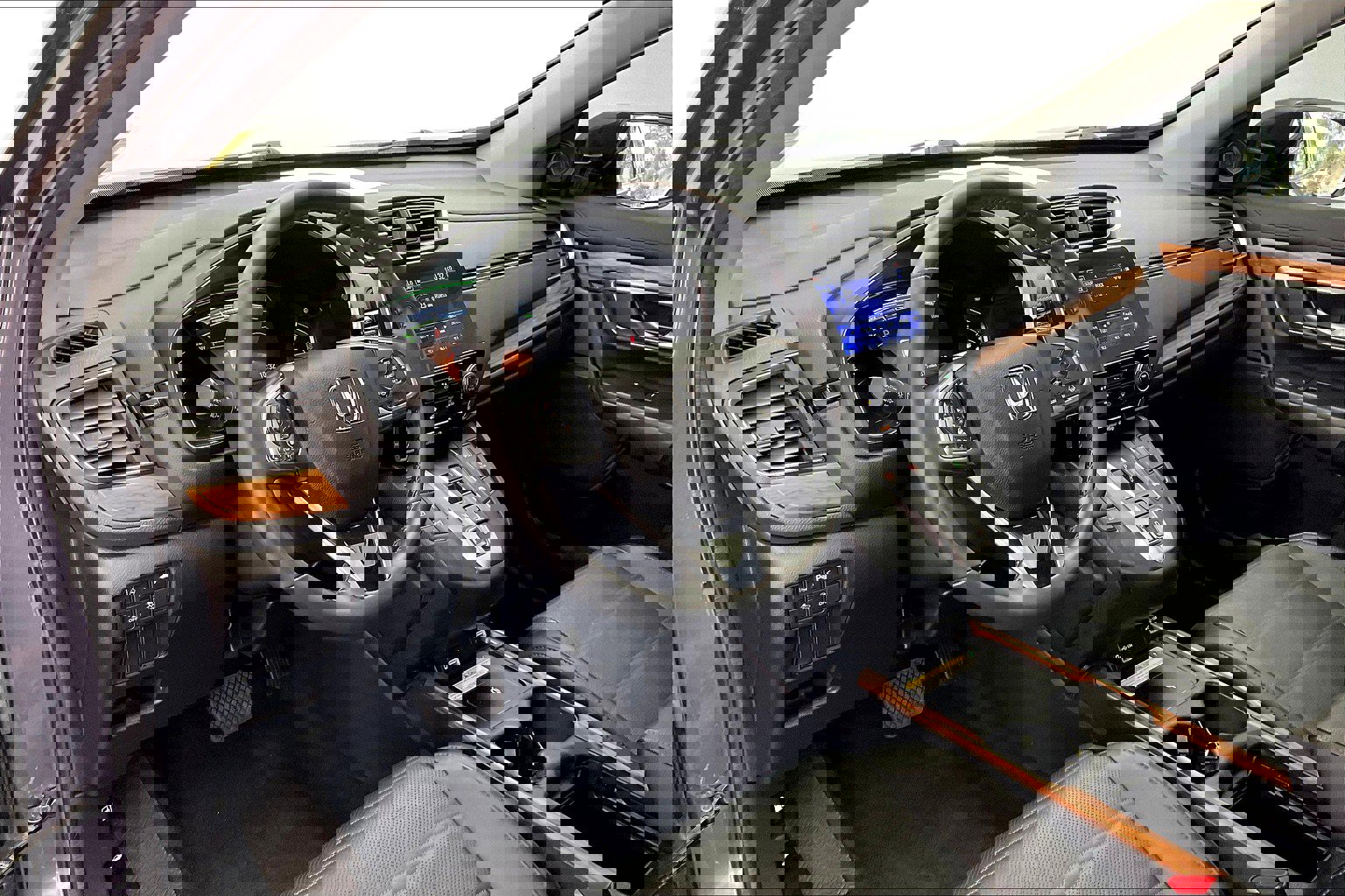 2022 Honda CR-V Hybrid Touring photo 14