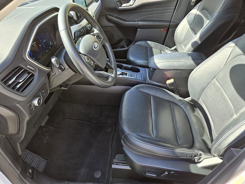 2022 Ford Escape SEL photo 7