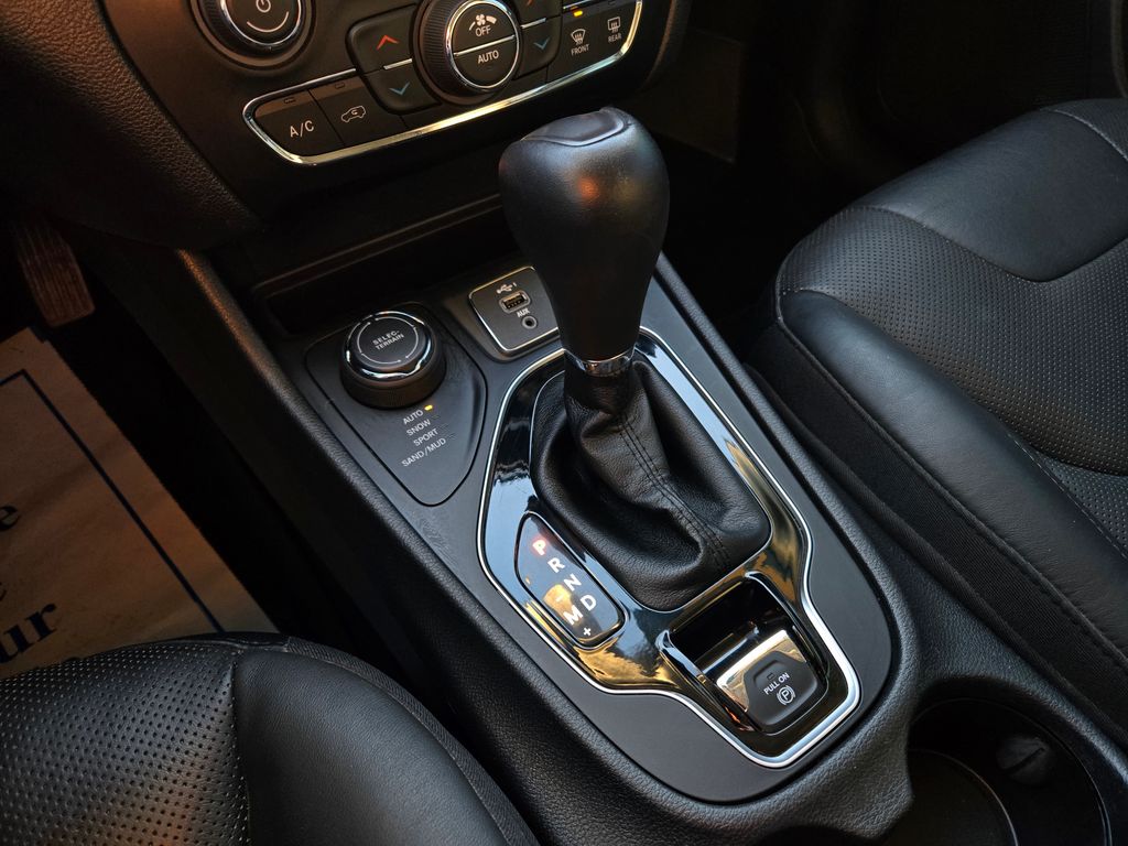 2019 Jeep Cherokee Limited photo 22