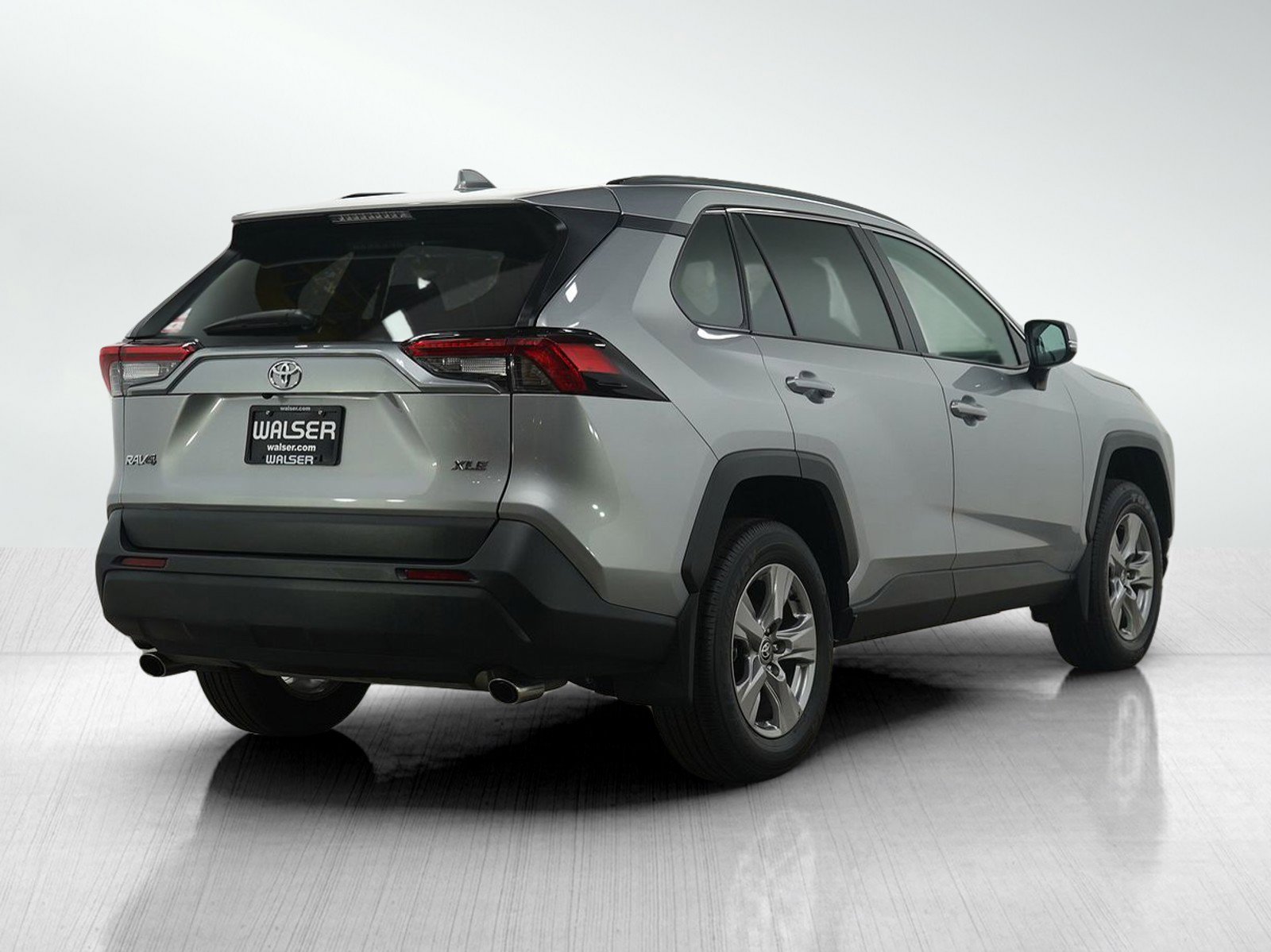 2024 Toyota RAV4 XLE photo 4