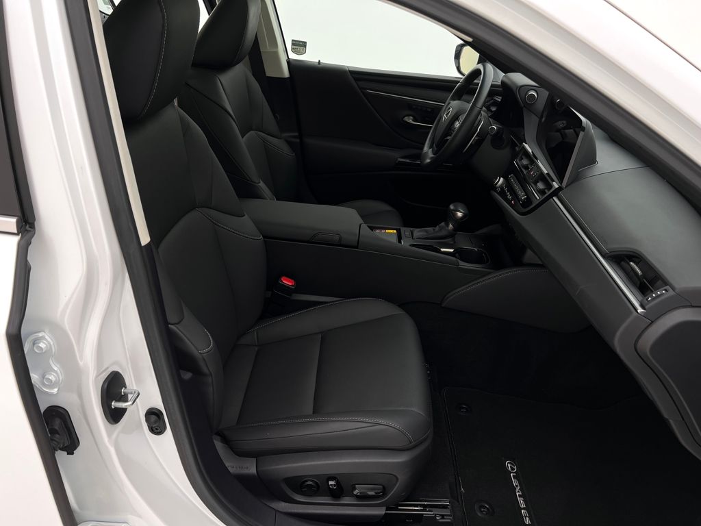 2025 Lexus ES 350 photo 14