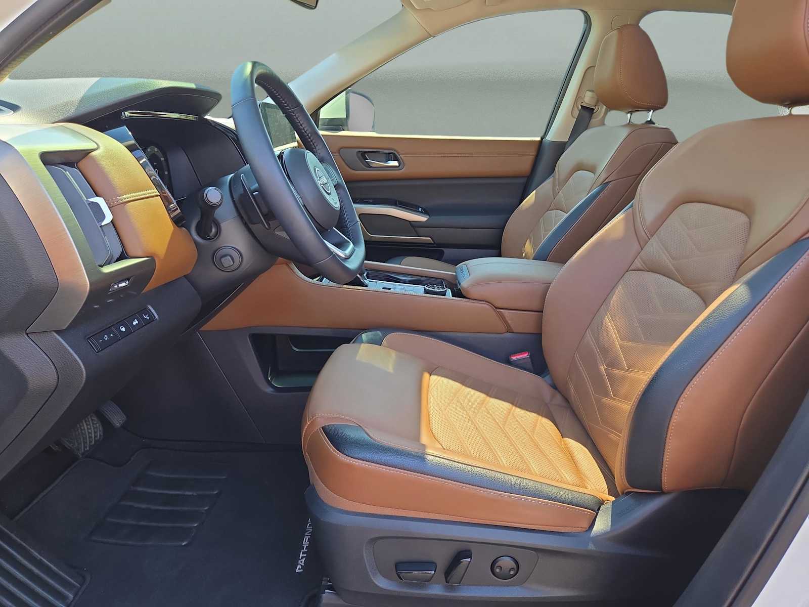 2024 Nissan Pathfinder Platinum photo 23