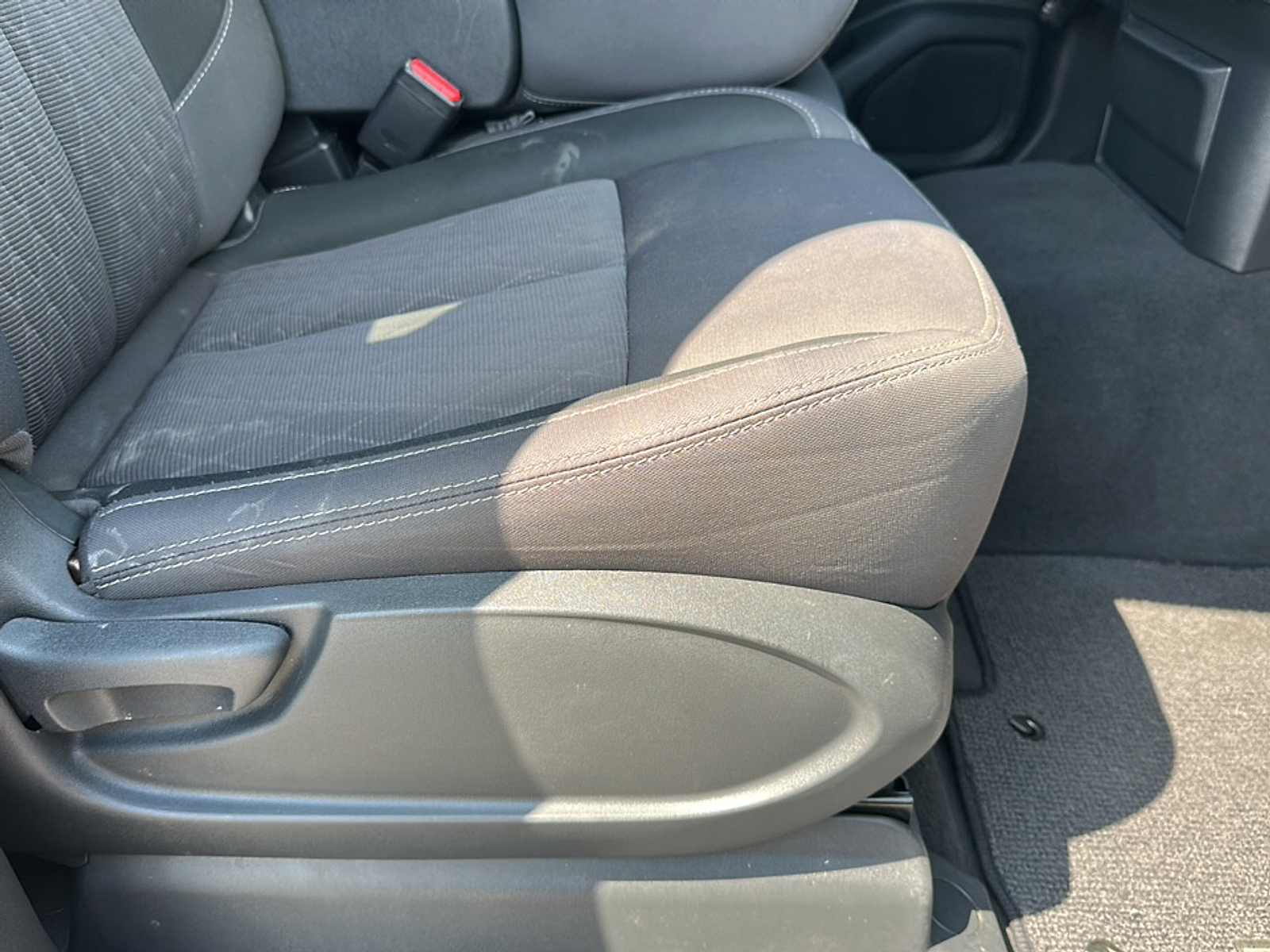 2022 Nissan Titan Crew Cab SV photo 8
