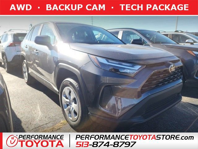 2025 Toyota RAV4 LE's photo