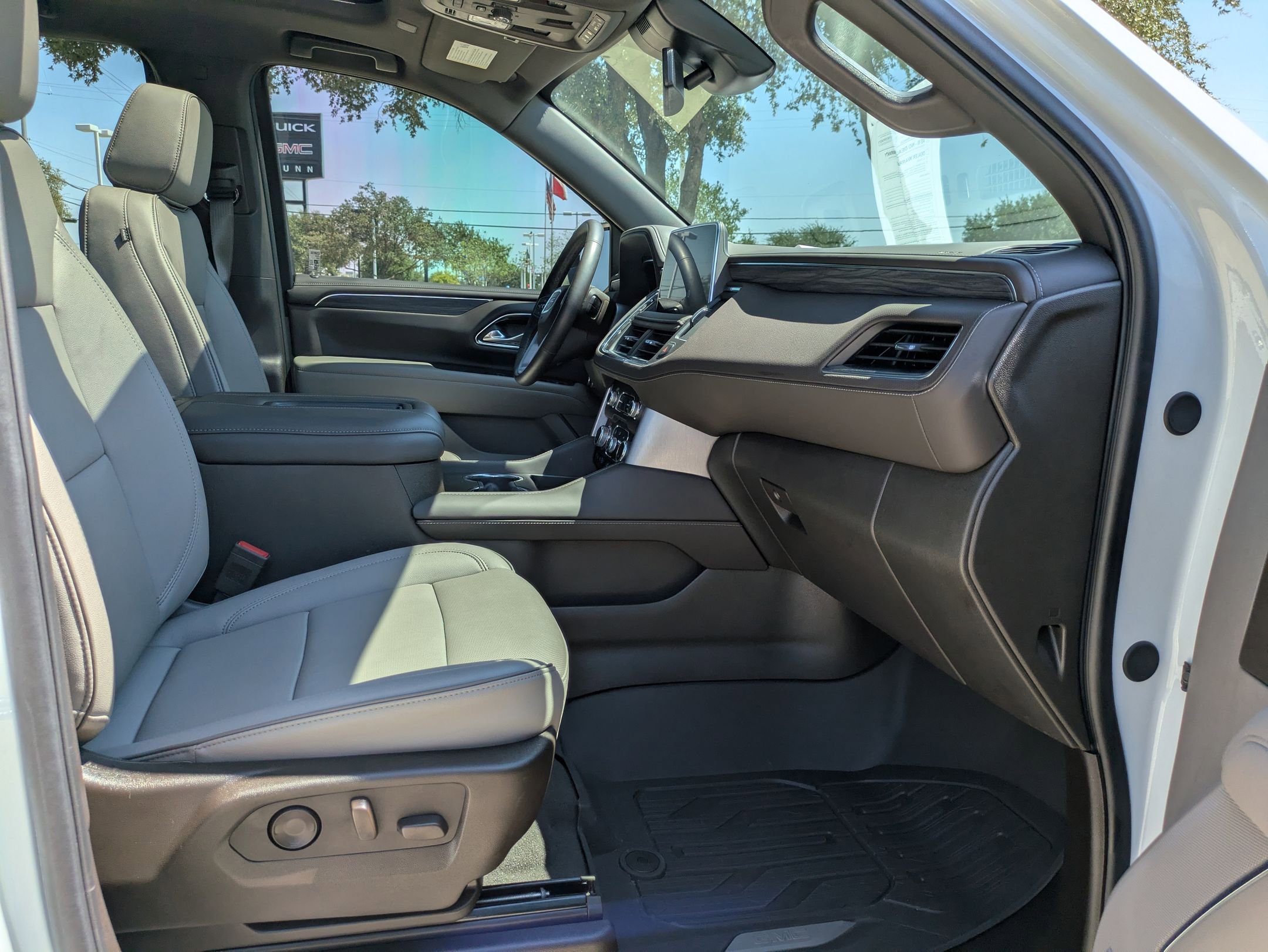 2024 Gmc Yukon SLT photo 27
