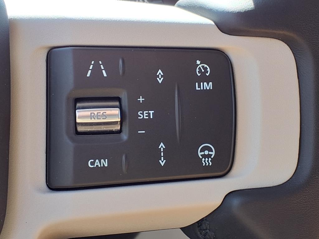 2023 Land Rover Defender 130 First Edition photo 11