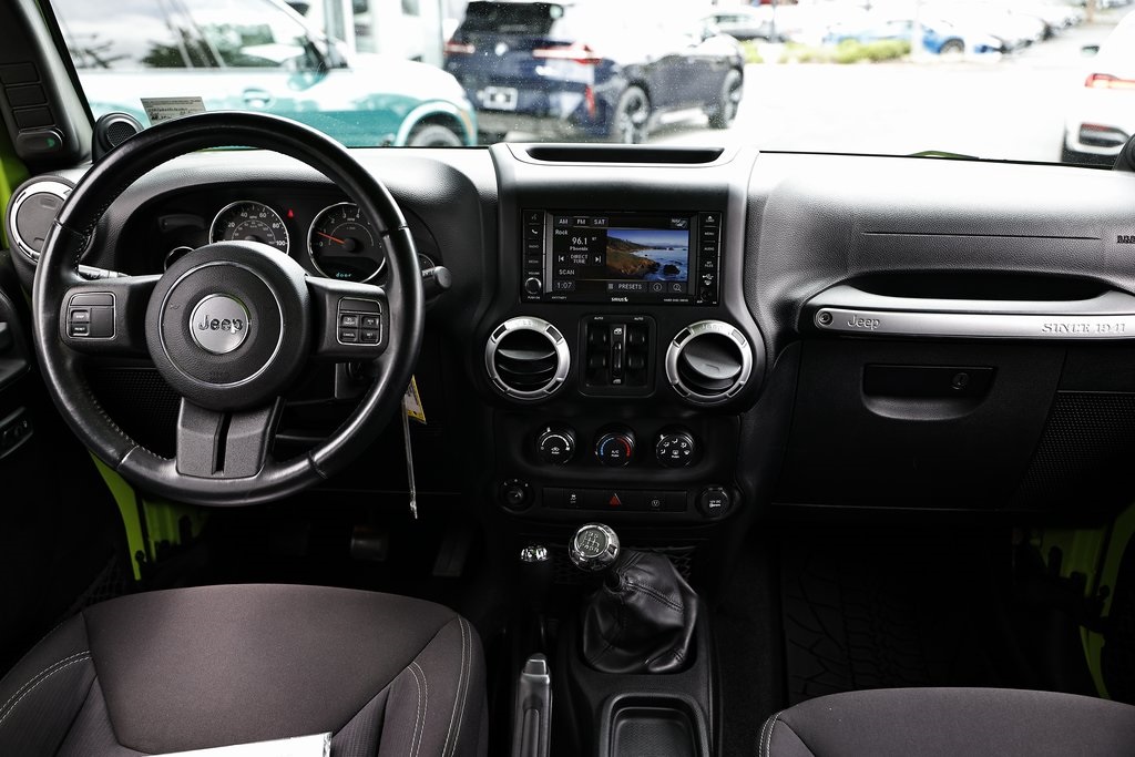 2013 Jeep Wrangler Unlimited Sahara photo 26