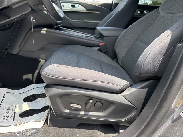 2025 Ford Explorer photo 26