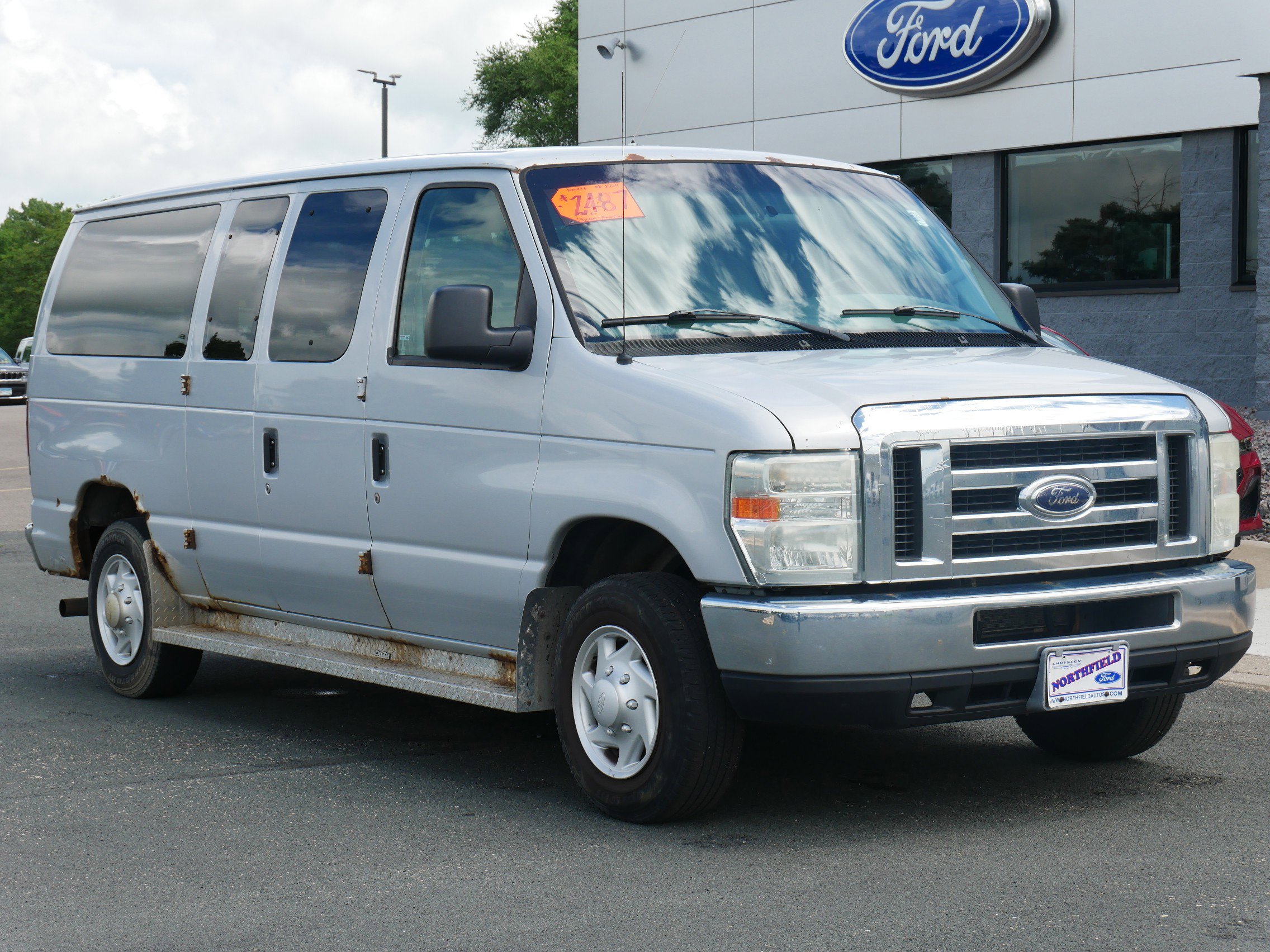 Used 2008 Ford E-Series Econoline Wagon XLT with VIN 1FMNE11L78DA80547 for sale in Northfield, Minnesota