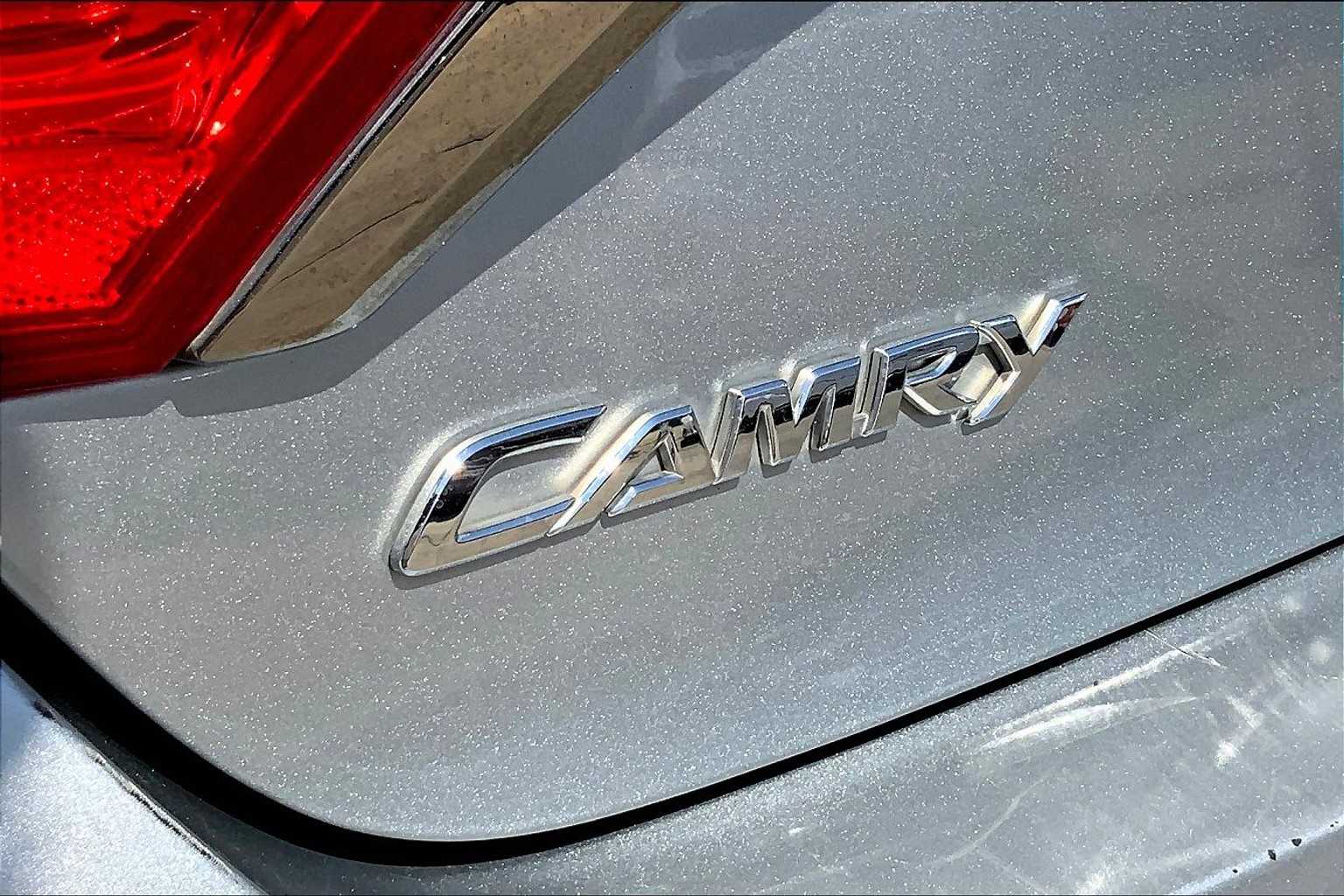 2017 Toyota Camry XSE photo 29