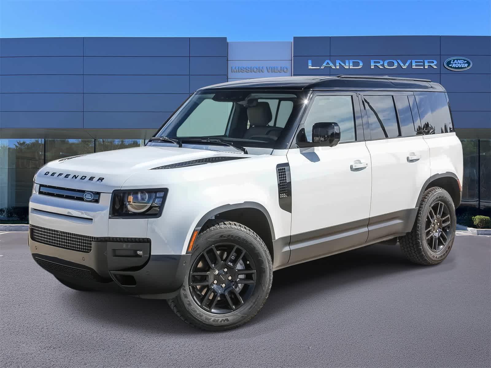 2026 Land Rover Defender S's photo