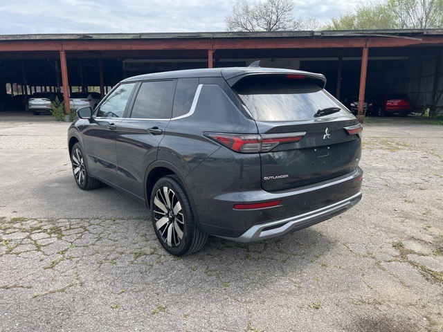 2025 Mitsubishi Outlander SE photo 5