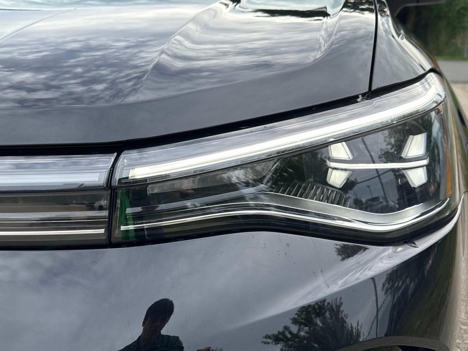 2025 Volkswagen Taos SEL photo 2