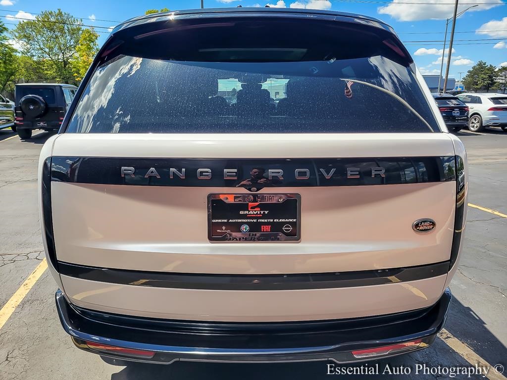 2023 Land Rover Range Rover SE photo 4