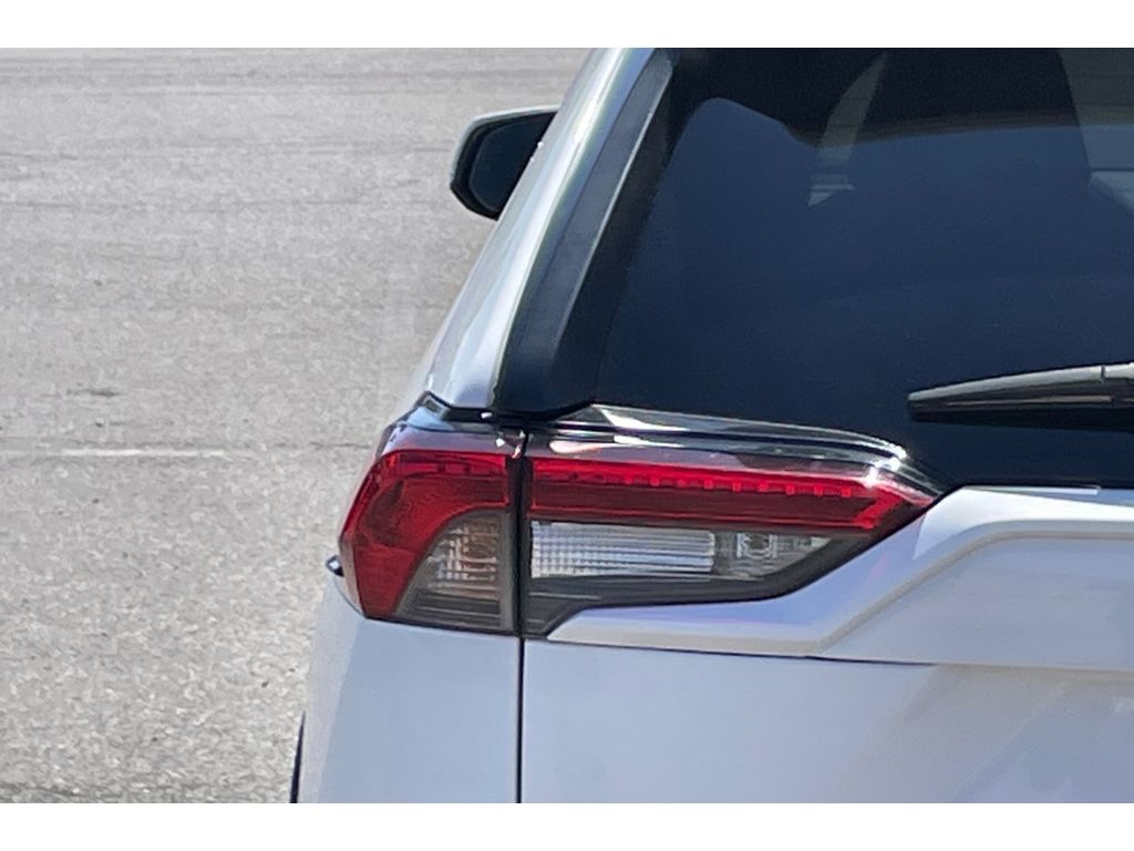 2023 Toyota RAV4 XLE photo 40
