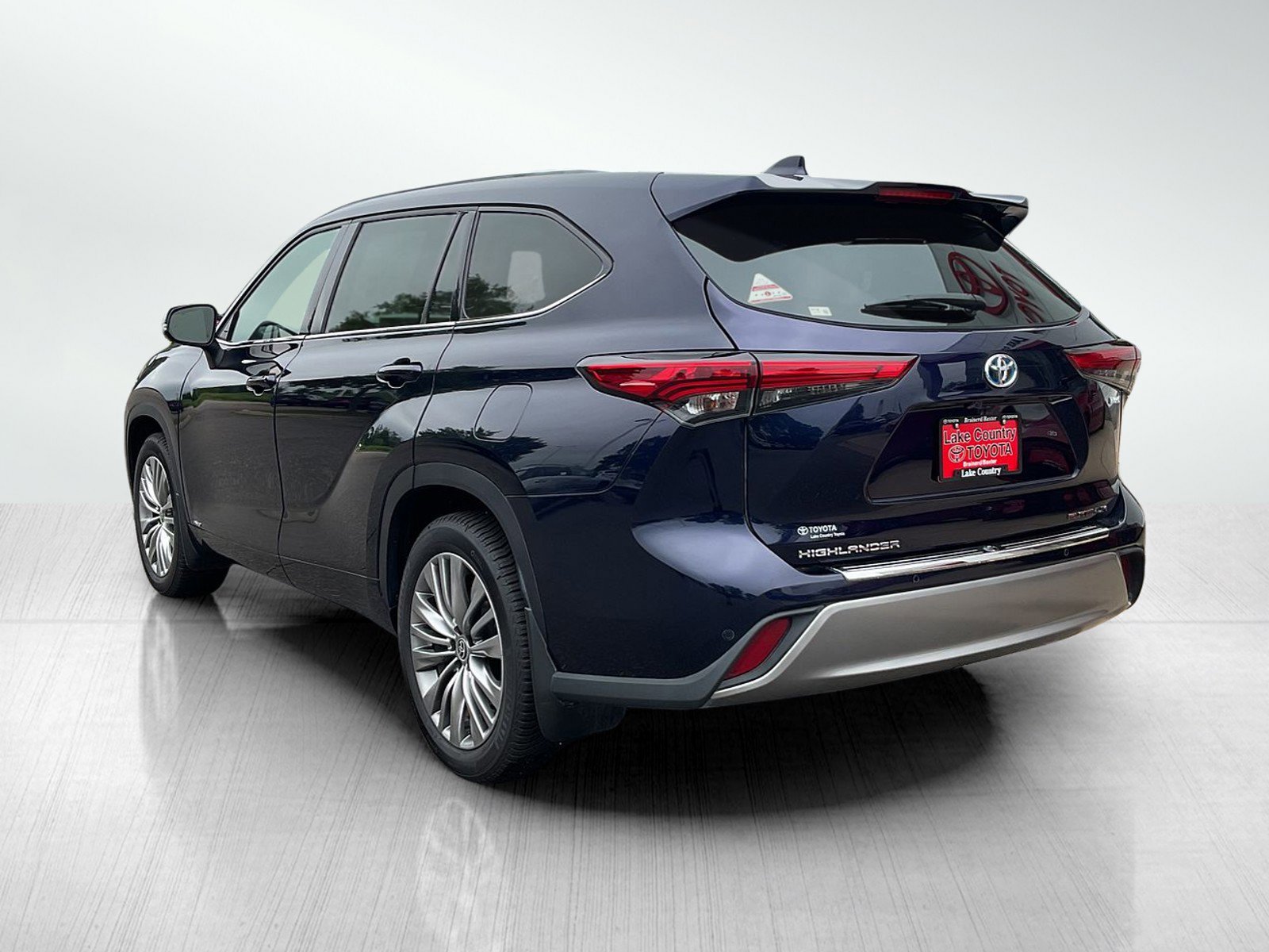 2022 Toyota Highlander Hybrid Platinum photo 3