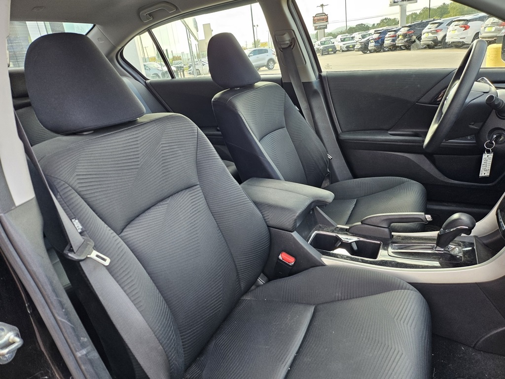 2016 Honda Accord LX photo 18