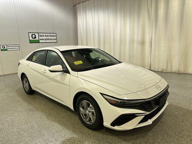 2025 Hyundai Elantra SE's photo
