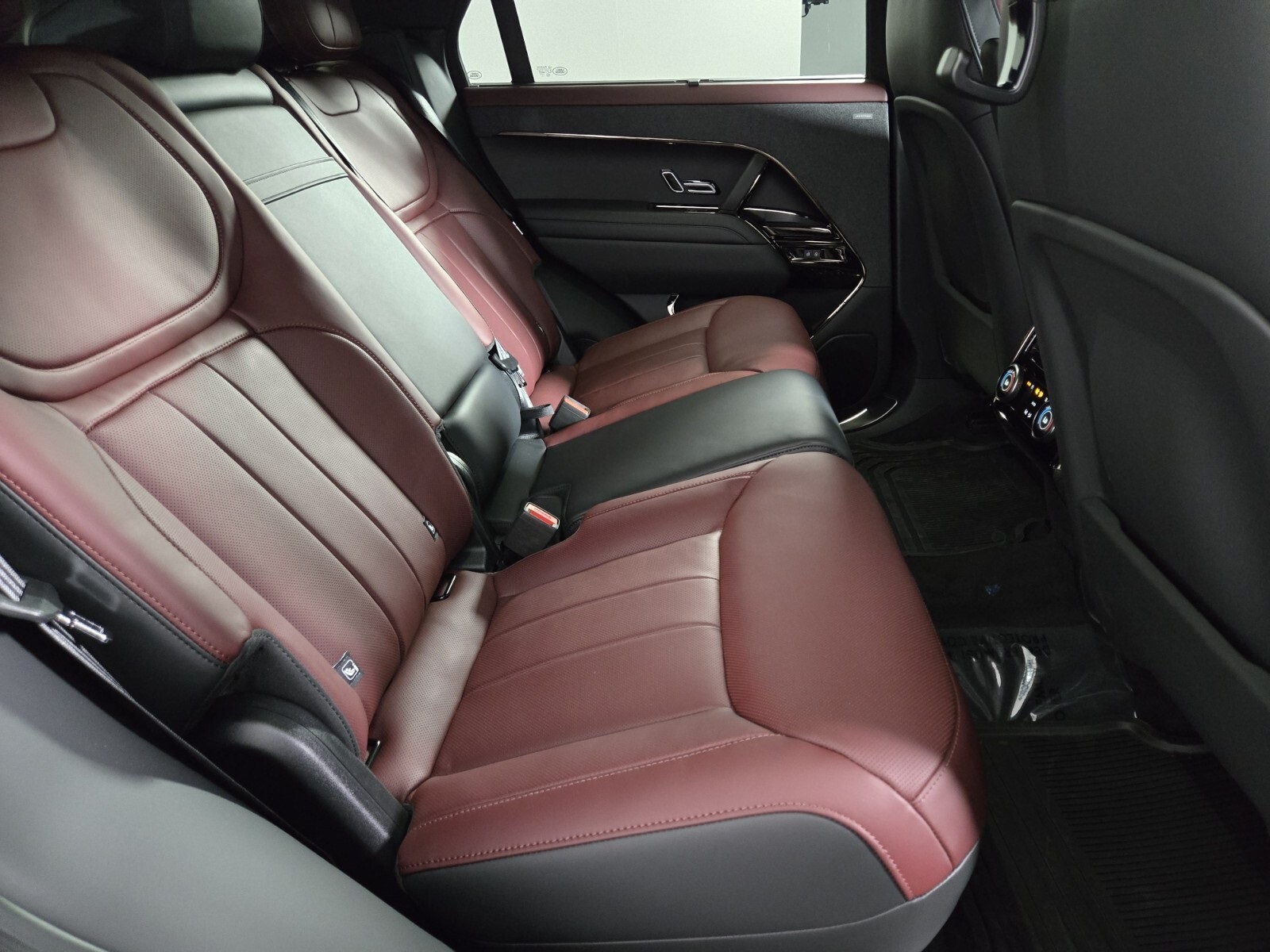 2025 Land Rover Range Rover Sport SE photo 13