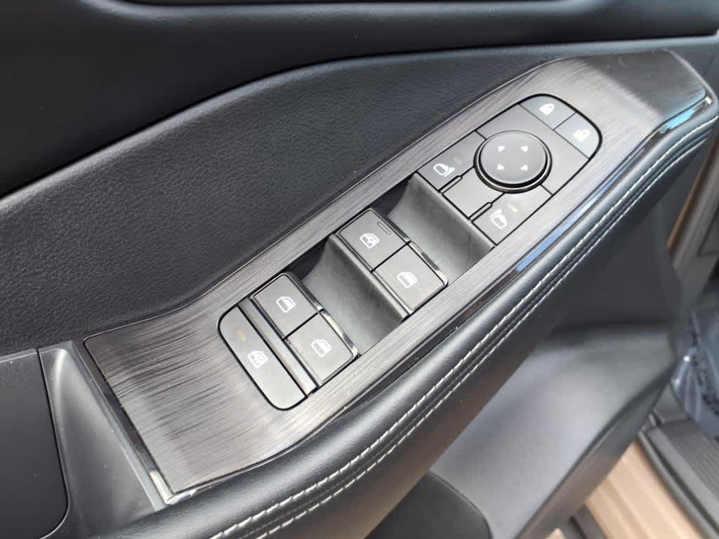 2025 Nissan Rogue SV photo 17