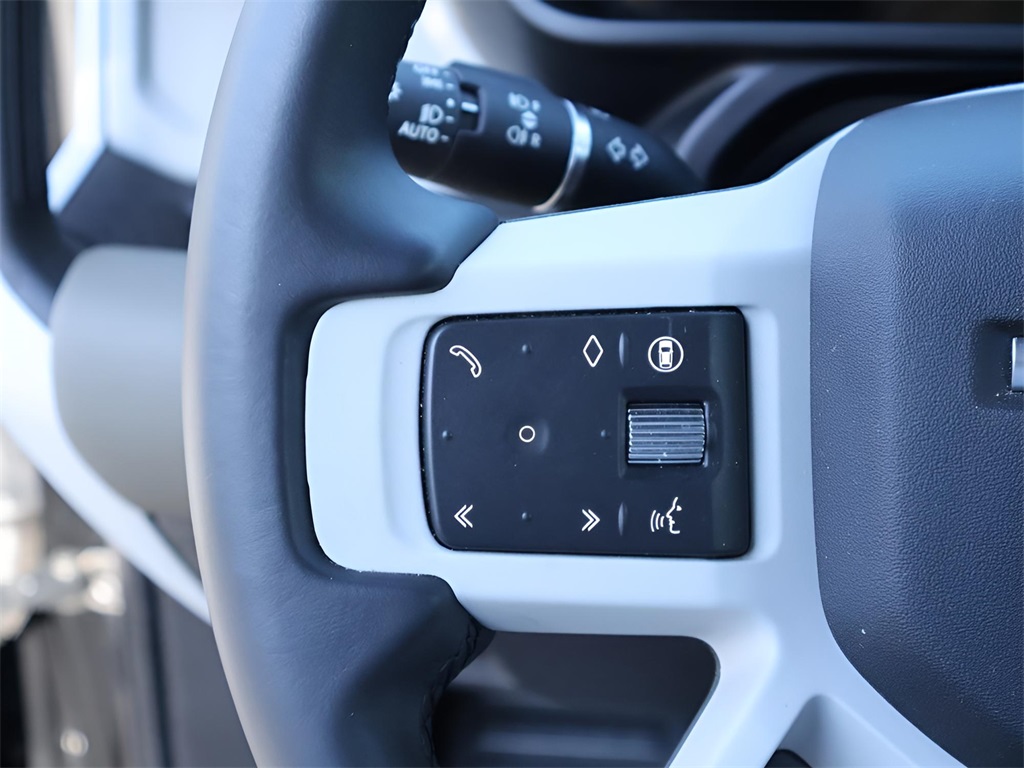 2024 Land Rover Defender 110 S photo 22