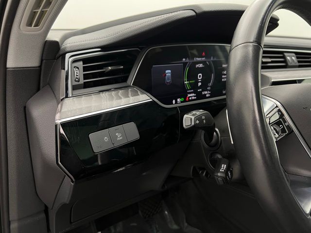 2023 Audi e-tron Premium photo 26