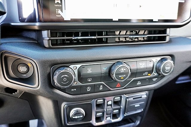 New 2026 Granite Crystal Metallic Clear-Coat Exterior Paint Jeep Sport image 31