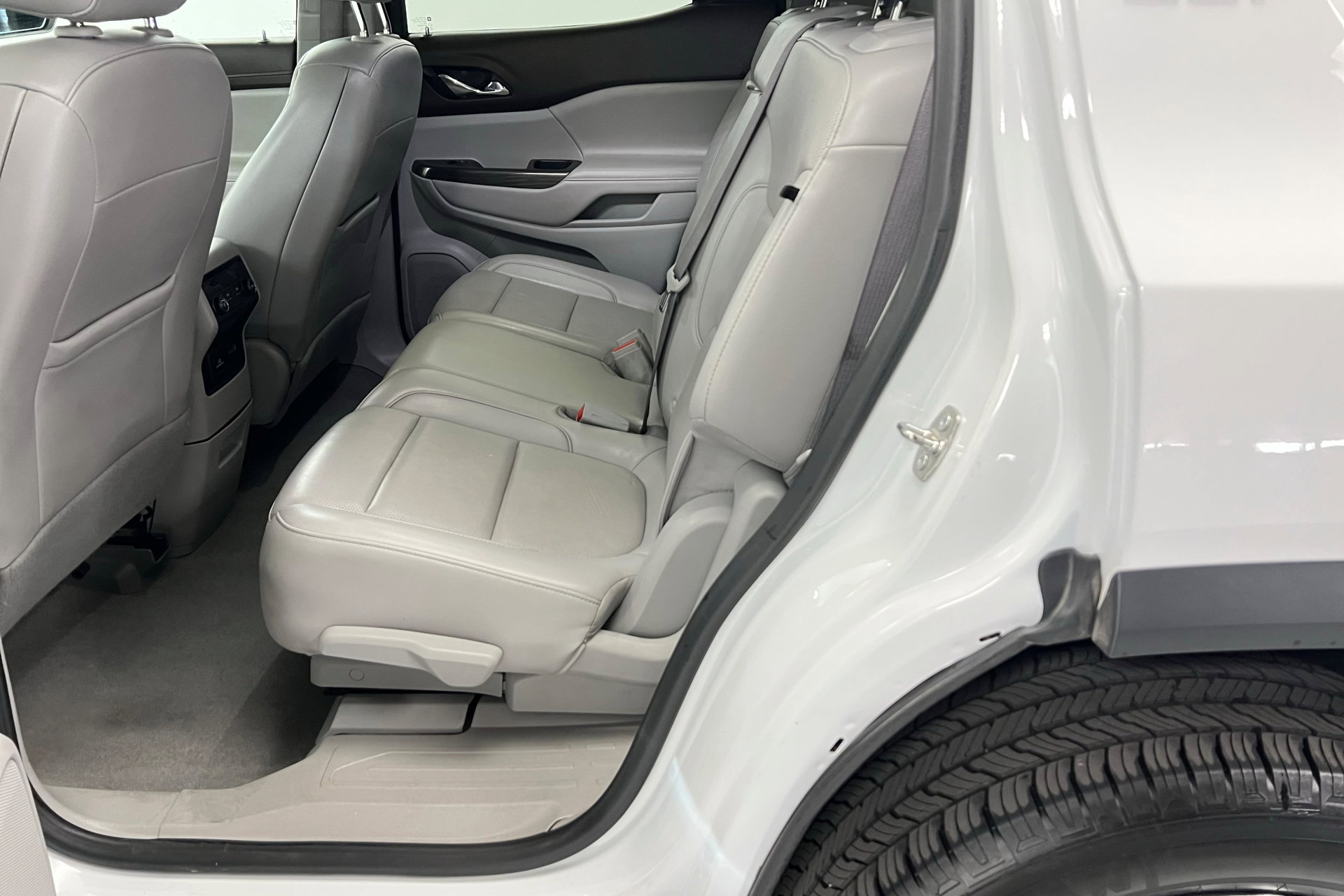 2023 Gmc Acadia SLT photo 13