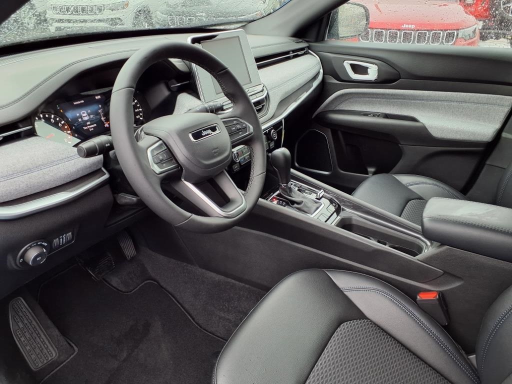 2025 Jeep Compass Latitude photo 6