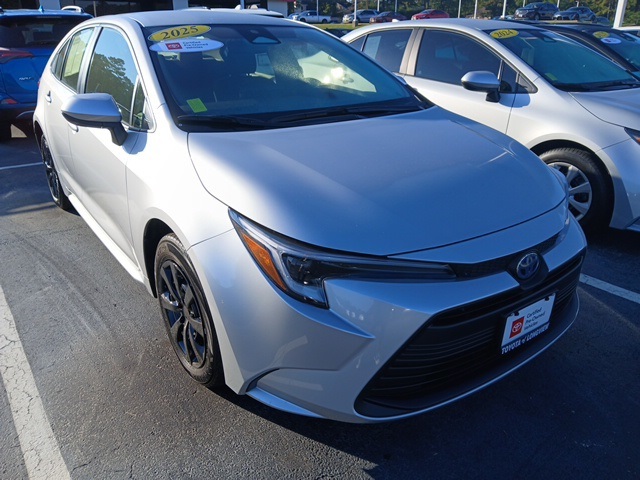 2025 Toyota Corolla Hybrid LE photo 3