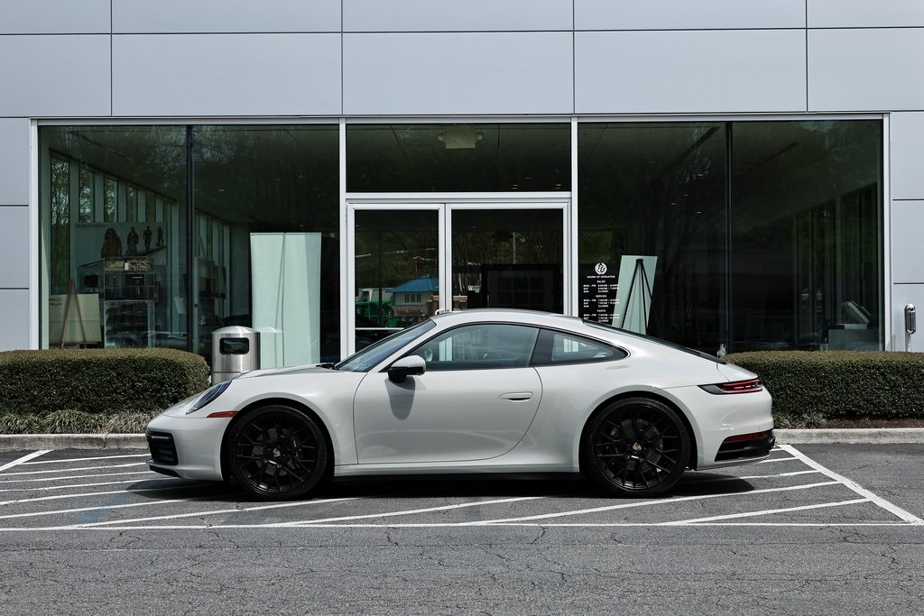 2024 Porsche 911 T 4 photo 2