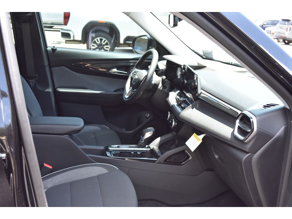 2025 Chevrolet Trailblazer LT photo 16