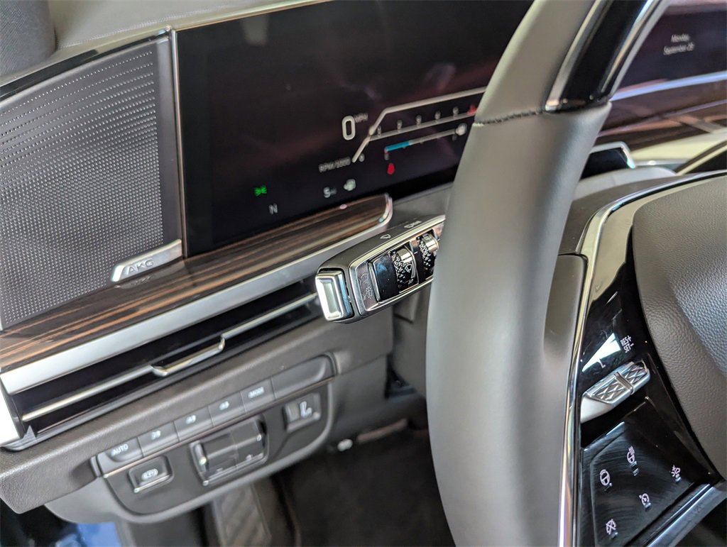 2025 Cadillac Escalade Premium Luxury photo 18