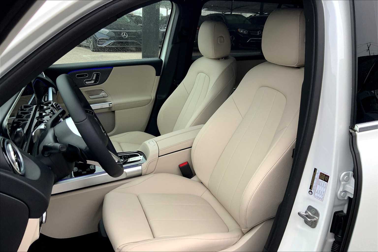 2025 Mercedes Benz GLB 250 photo 15