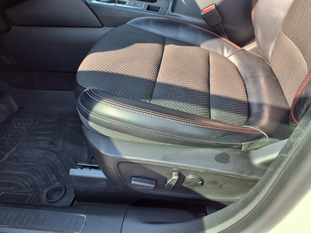 2023 Ford Escape ST-Line photo 2
