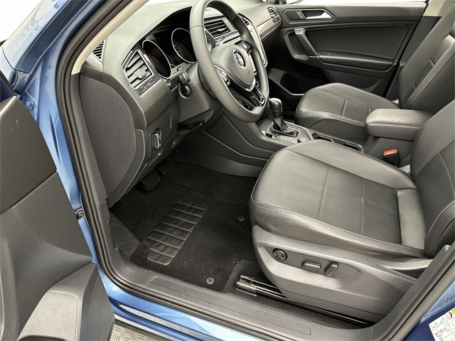 2020 Volkswagen Tiguan SE photo 3