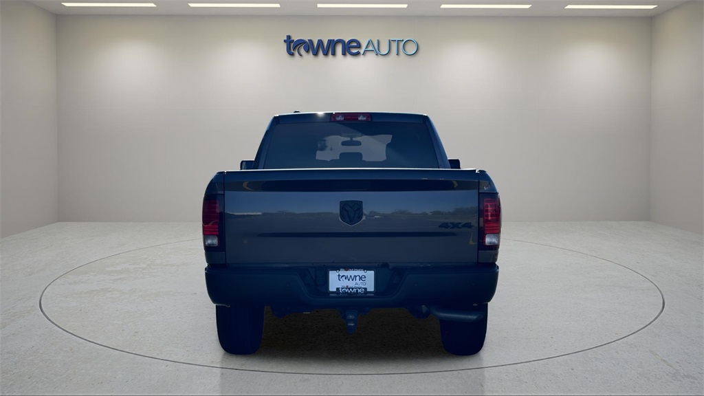 2022 Ram 1500 Classic Warlock photo 3