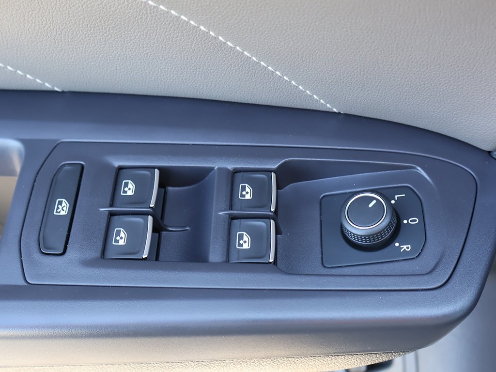 2021 Volkswagen Atlas Cross Sport V6 SE Technology R-Line photo 37