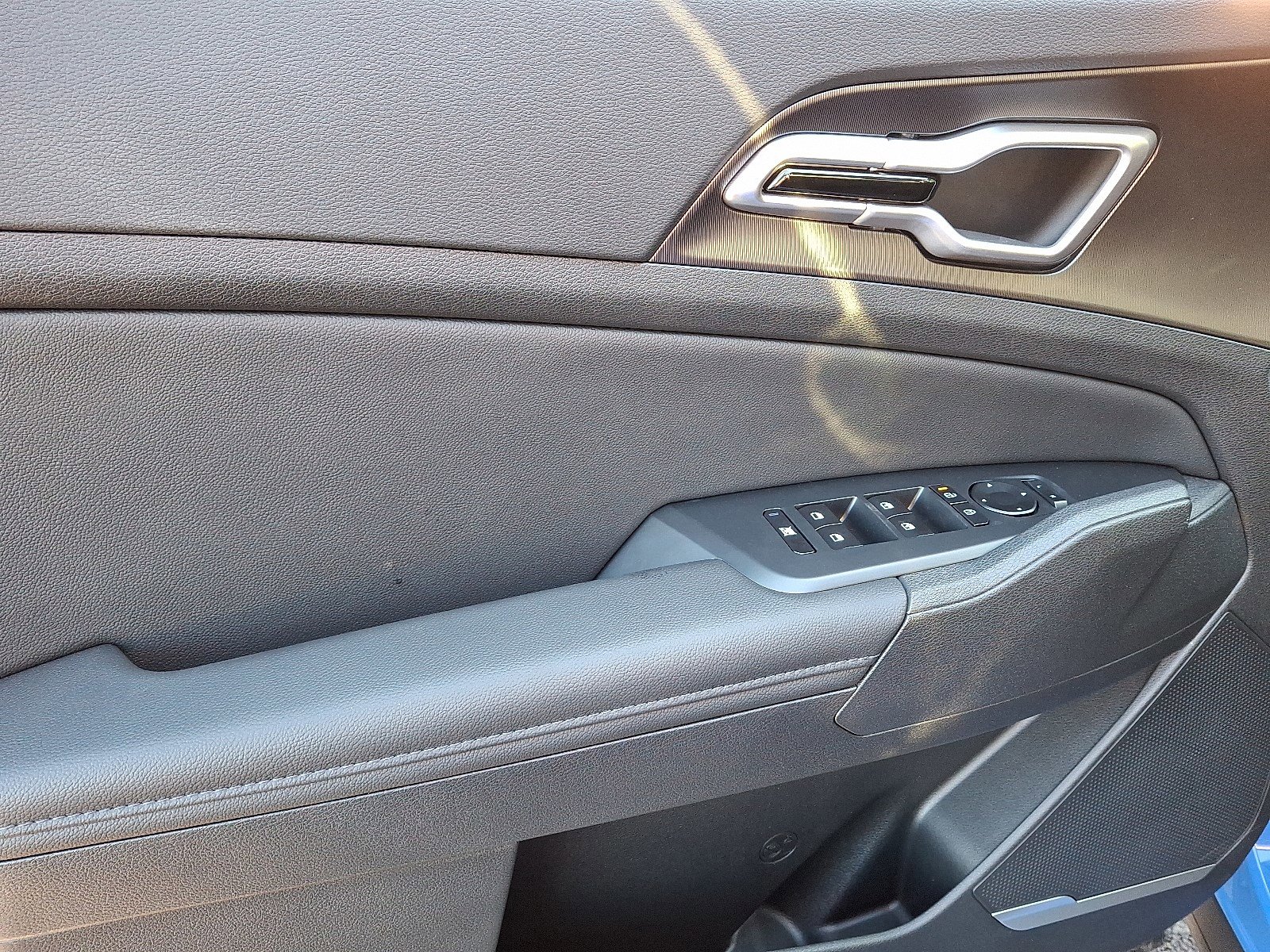 2026 Kia Sportage EX photo 3