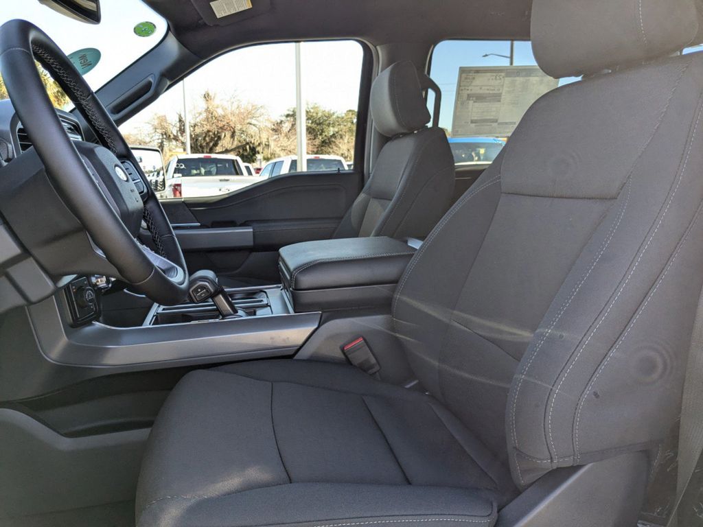 2025 Ford F-150 XLT photo 12