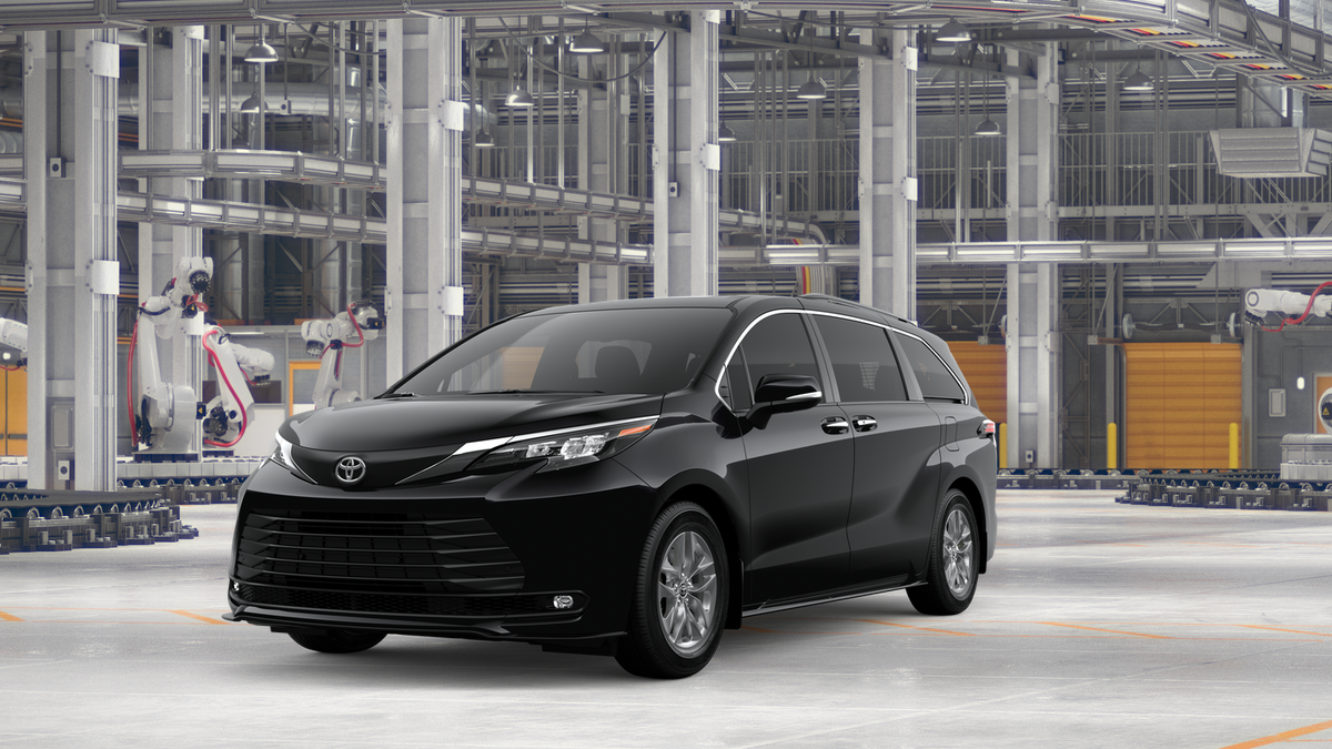 2026 Toyota Sienna XLE's photo