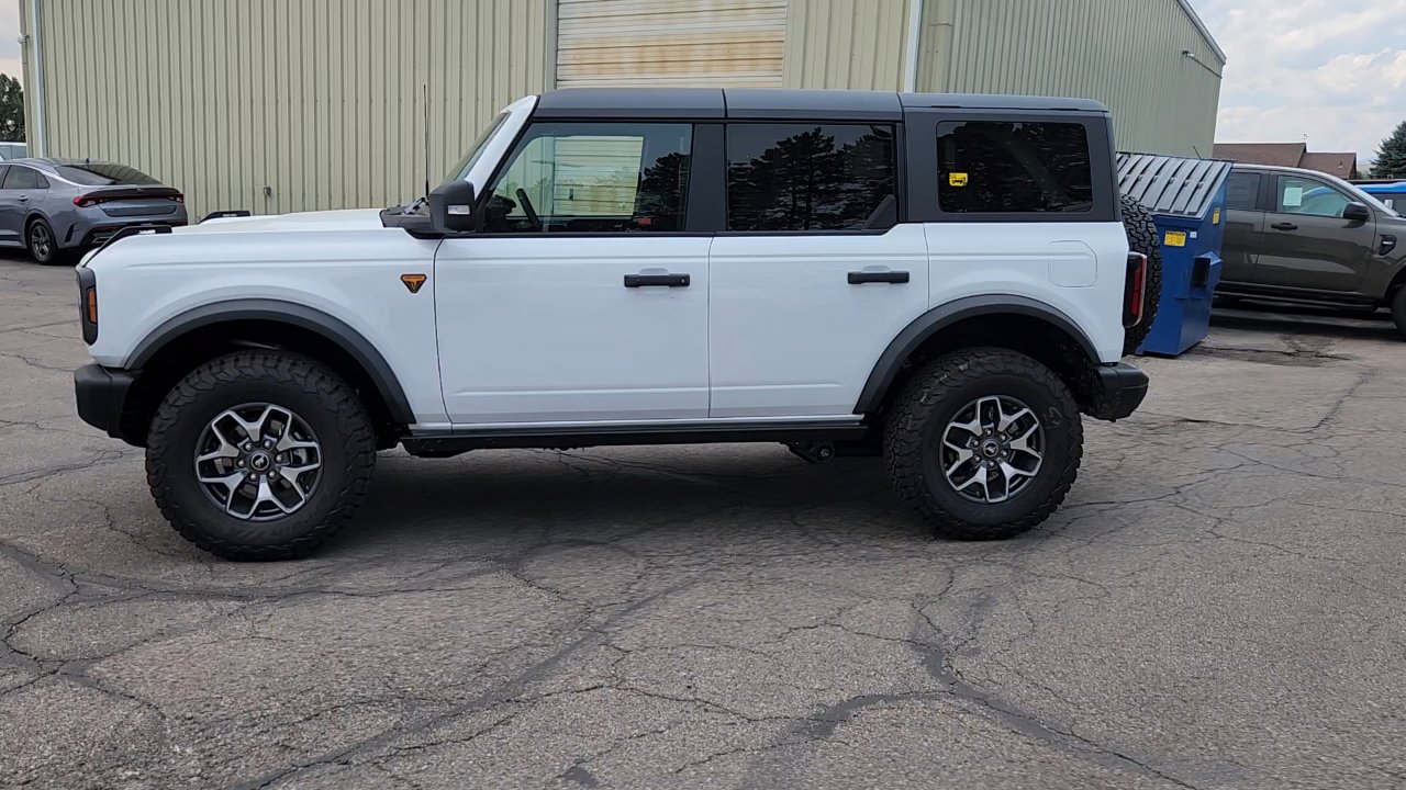 2025 Ford Bronco Badlands photo 3