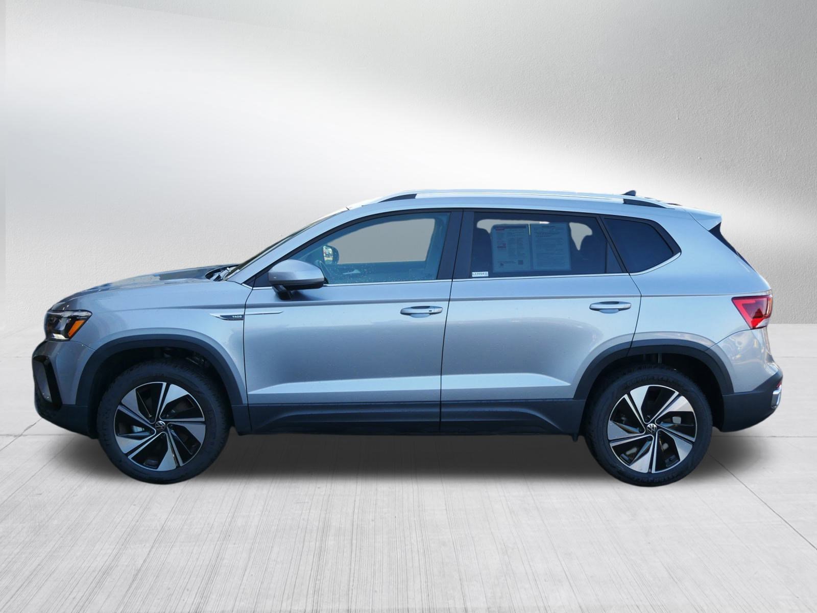 2024 Volkswagen Taos SE photo 4
