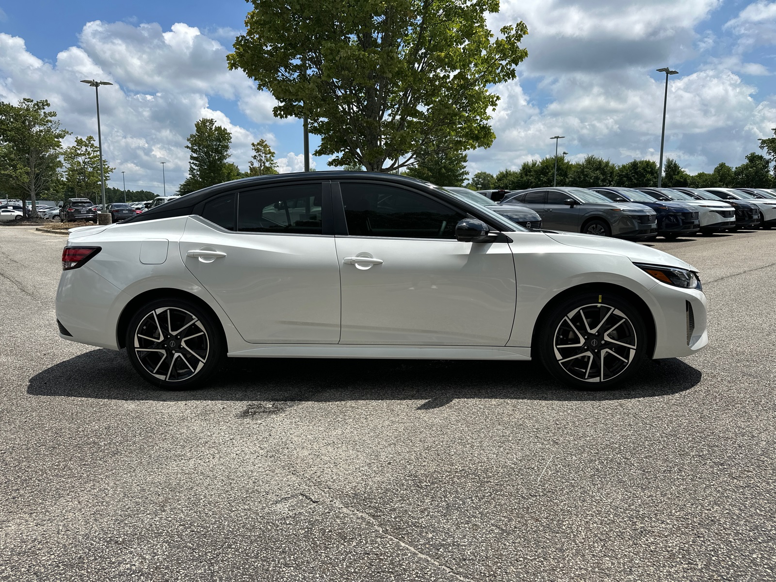 2025 Nissan Sentra SR photo 3