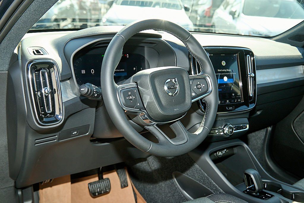 2026 VOLVO XC40 - Image 12