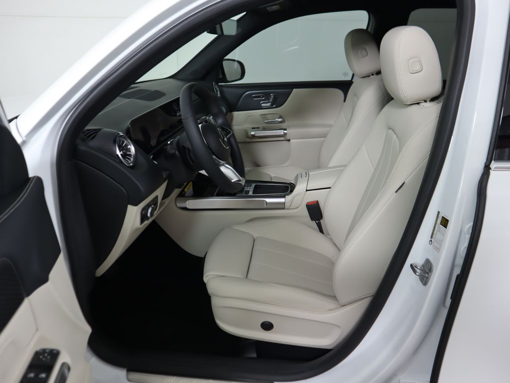 2025 Mercedes Benz GLB 250 photo 19