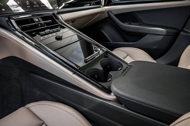 2025 Porsche Panamera 4 photo 24